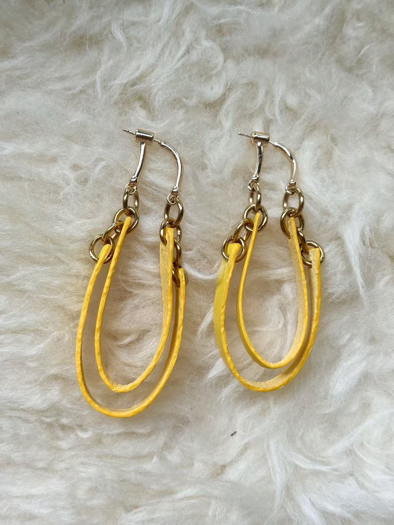 Petal hoop earrings — saffron