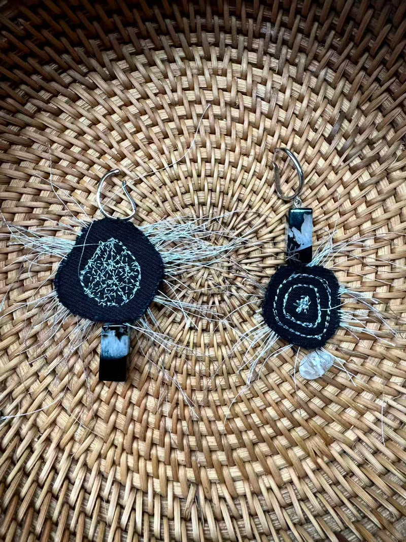 Specimen earrings, no. 0023 — black canvas & quartz